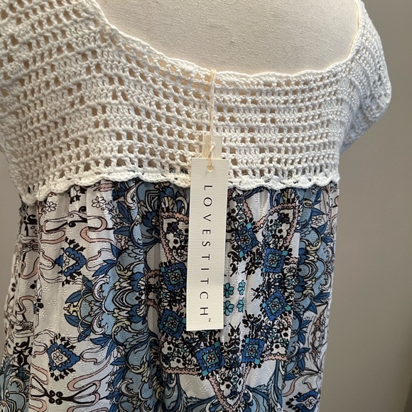 NET🩵🤍Lovestitch White Crochet Top with Blue Floral Design - Picture 3 of 12